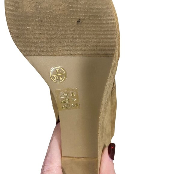 Chinese Laundry In Love Micro Suede Scalloped Cutout Wedge Sandals in Camel Sz 7 - Picture 7 of 10